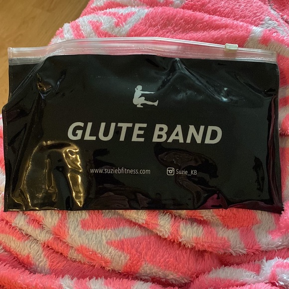 Suzie B Glute Band Leopard - Picture 4 of 9